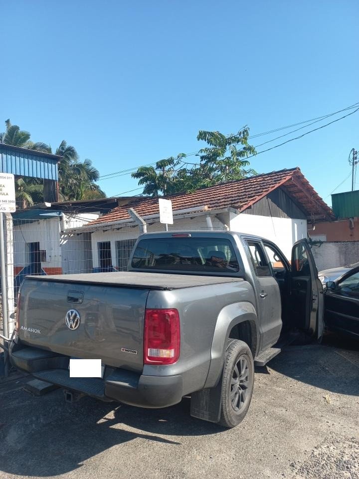 Dupla rouba veículo em loja de Blumenau e Polícia Militar prende criminosos em Indaial