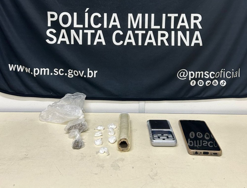Jovem de 18 anos é preso vendendo drogas no bairro Itoupavazinha em Blumenau
