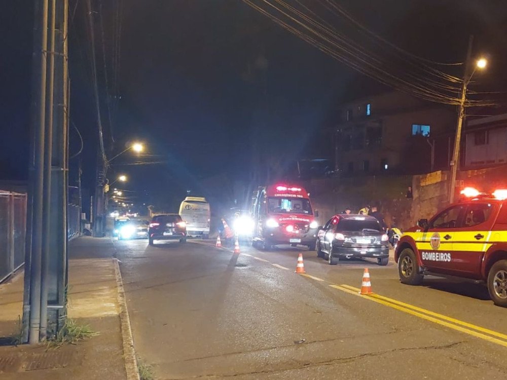 Motociclista fica ferido em batida com carro em Blumenau
