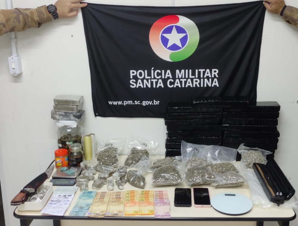 Homem é preso e 20 kg de drogas são apreendidos em ação da Polícia Militar de Gaspar