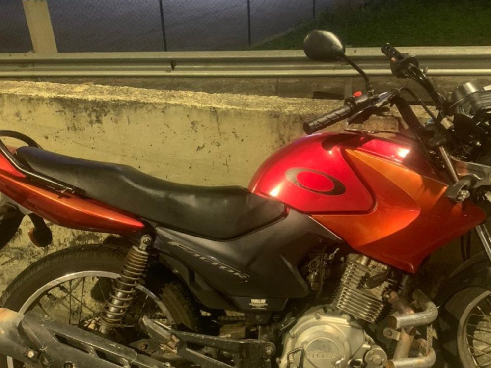 Motociclista perde controle e cai de viaduto na rua Humberto de Campos