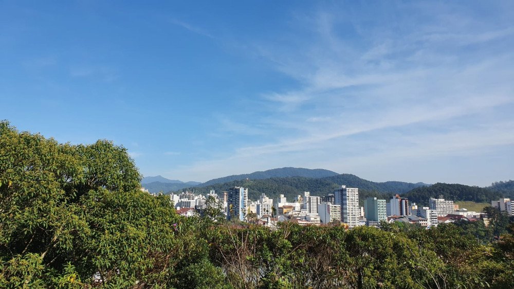 Sol predomina nesta sexta-feira em Blumenau; confira