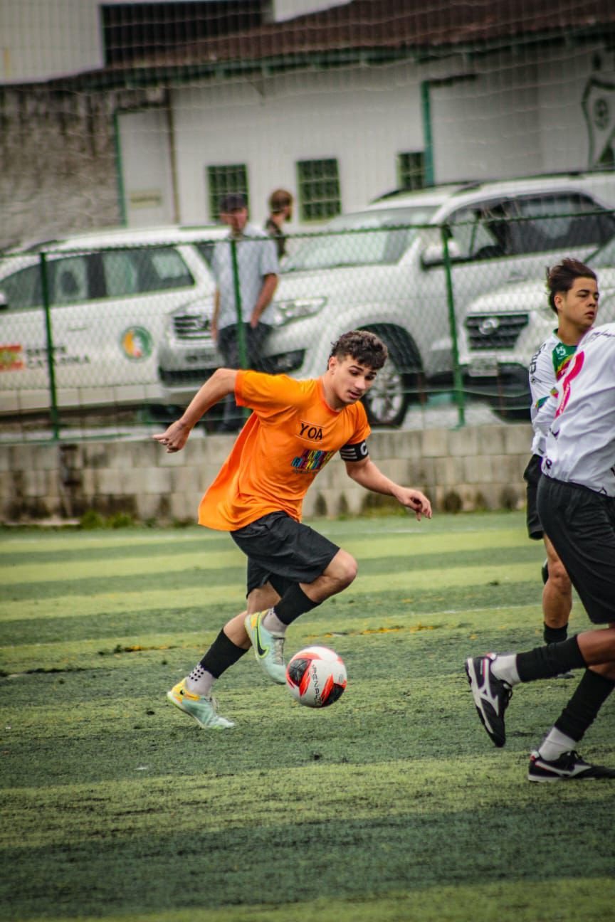 Jovem brusquense assina com o Santos Futebol Clube