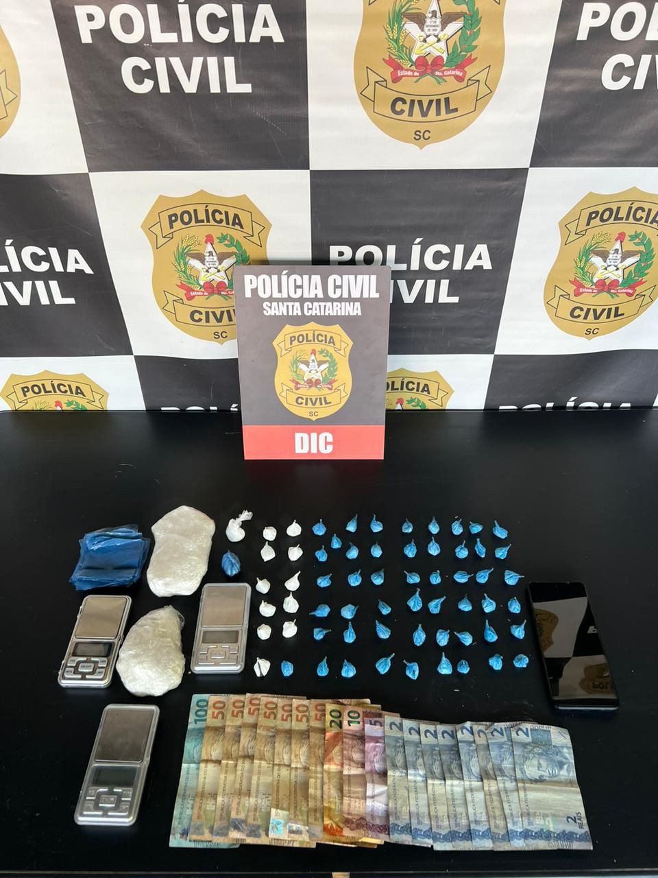 Homem e mulher são presos por tráfico de drogas e associação para o tráfico