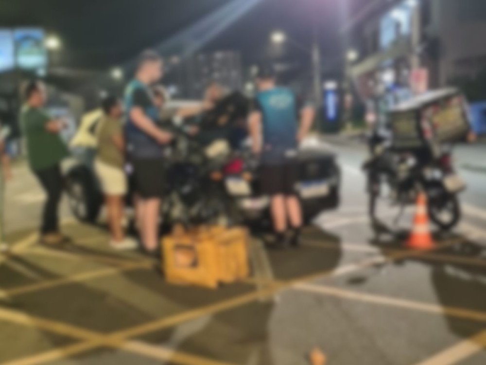 Acidente entre carro e motocicleta deixa jovem ferido em Blumenau