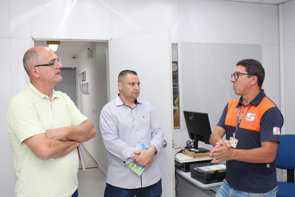 Modelo nacional: Representantes de cidades atingidas por tragédia no RS vêm a Blumenau conhecer estrutura da Defesa Civil