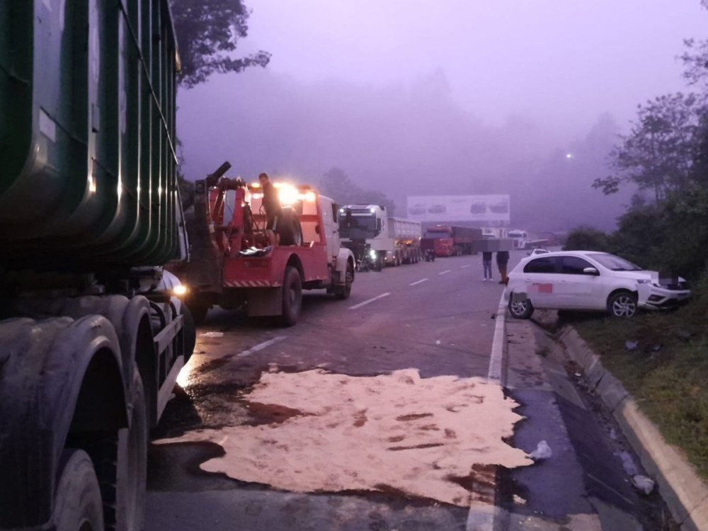 Acidente na BR-470 em Lontras deixa um ferido grave e interdita rodovia