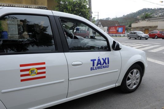Taxistas poderão usar caminhonete em Blumenau; proposta foi aprovada por unanimidade na Câmara de Vereadores