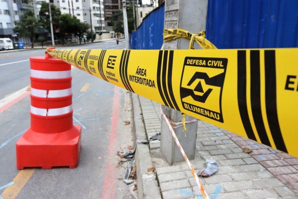 Por questão de segurança, Prefeitura de Blumenau embarga obras privadas na Rua Hermann Huscher