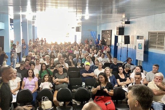 Moradores de Gaspar recebem títulos de propriedade; alguns esperavam mais de três décadas