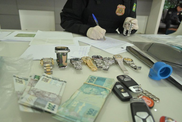 PF prende italiano procurado internacionalmente em SC