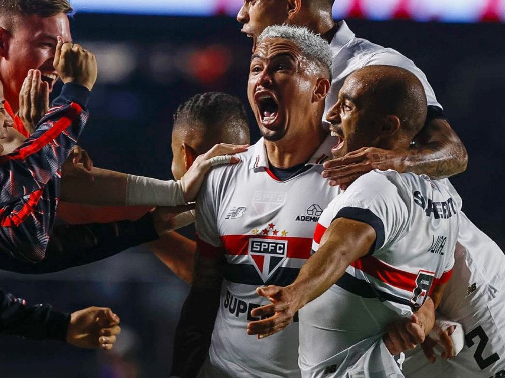 São Paulo derrota Criciúma para assumir 7ª posição do Brasileiro