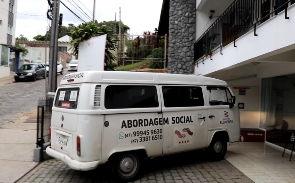 Blumenau intensifica ações de abordagem social para proteger moradores de rua do frio