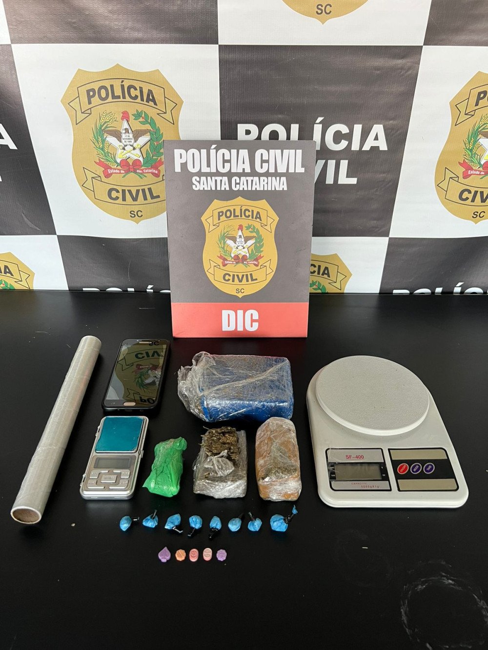 Polícia Civil prende cinco pessoas em operação contra o tráfico de drogas três cidades de SC