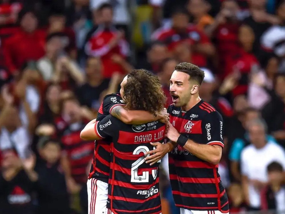 Flamengo derrota Cruzeiro para se isolar na ponta do Brasileiro
