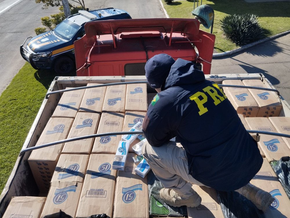 Vídeo: cerca de 100 mil maços de cigarros contrabandeados são apreendidos na na BR-470, em Rio do Sul