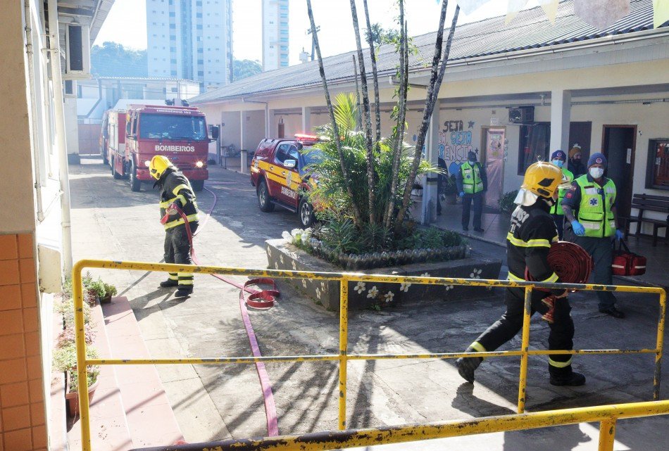 Defesa Civil promove simulado de incêndio em escolas de Blumenau