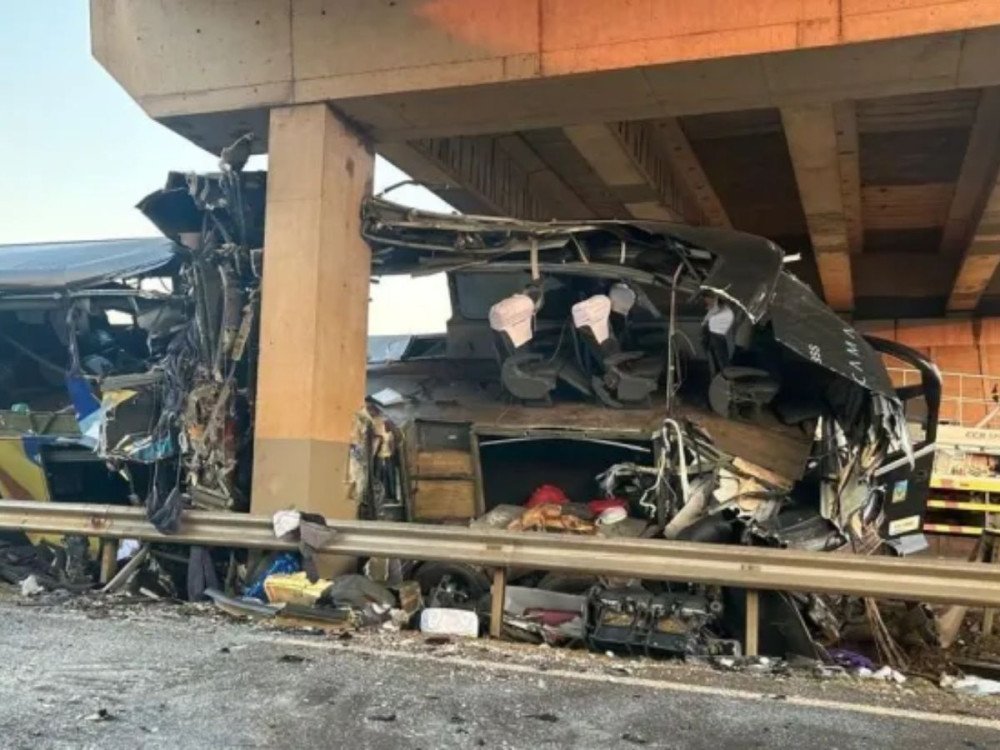 Acidente com ônibus deixa 10 mortos e mais de 40 feridos no interior de SP