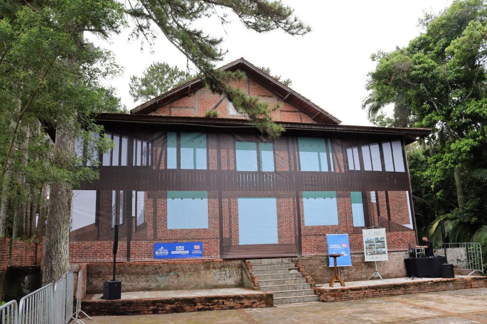 Contrato de revitalização do novo Frohsinn é assinado