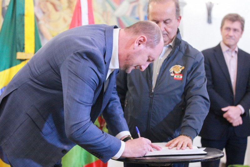 Presidente da Alesc assume o governo temporariamente