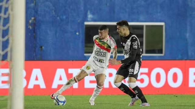 Brusque não sai do empate com a Ponte Preta e segue em situação difícil na Série B