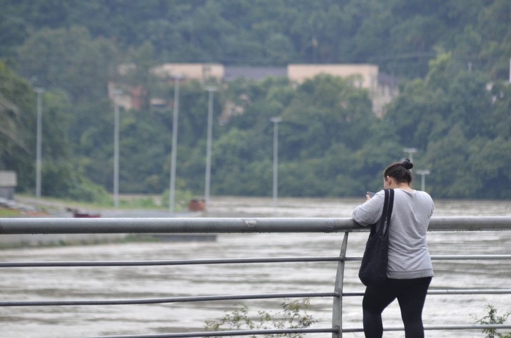Vídeo: AlertaBlu monitora Rio Itajaí-Açu e Defesa Civil alerta para riscos de deslizamentos