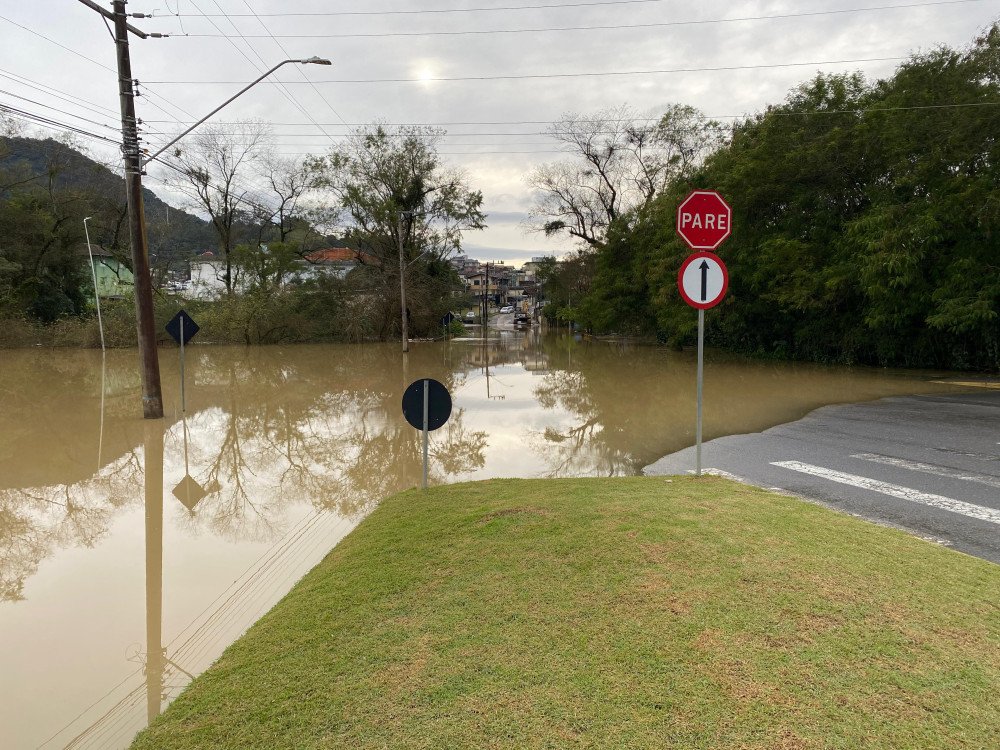 Cota de inundação em Rio do Sul sobe para 8,5 metros; 138 pessoas estão em abrigos