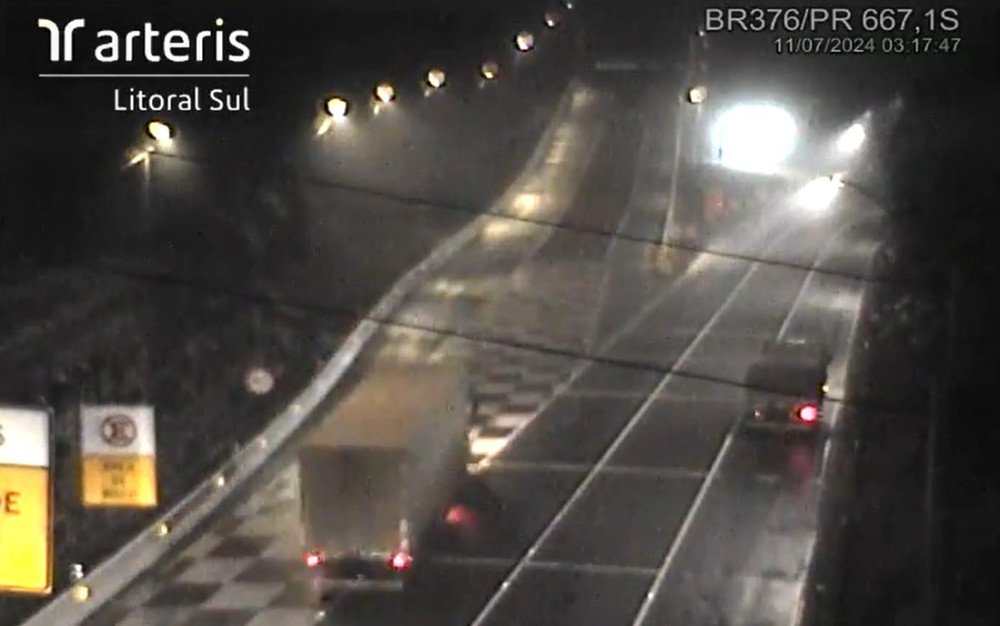 Vídeo: Motorista de carreta utiliza área de escape e evita acidente na BR-376 entre PR e SC