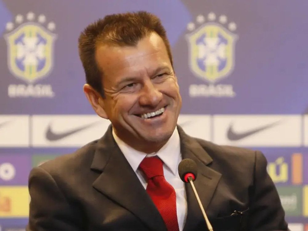 Dunga, capitão do Tetra, tem alta após capotar o carro no Paraná