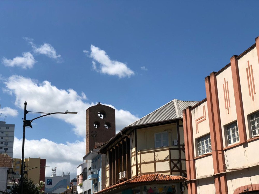 Previsão do tempo: Sol aparece em Blumenau neste sábado