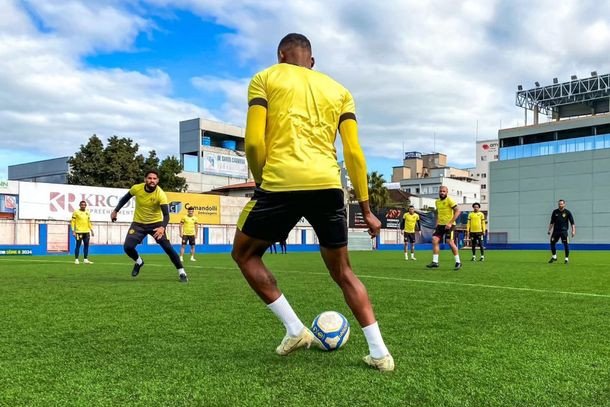 Brusque entra em campo neste domingo em jogo válido pela Série B do Campeonato Brasileiro