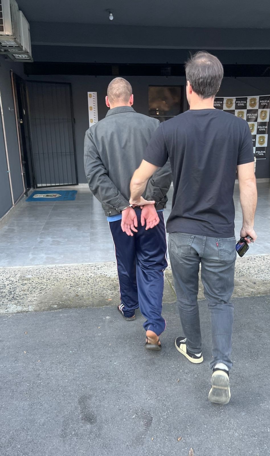 Suspeito de assaltar farmácia no bairro Itoupavazinha é preso em Blumenau