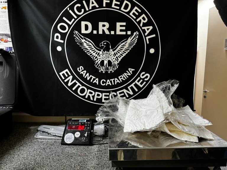 Operação da PF em Itajaí e Montes Claros desarticula quadrilha de fraudes bancárias