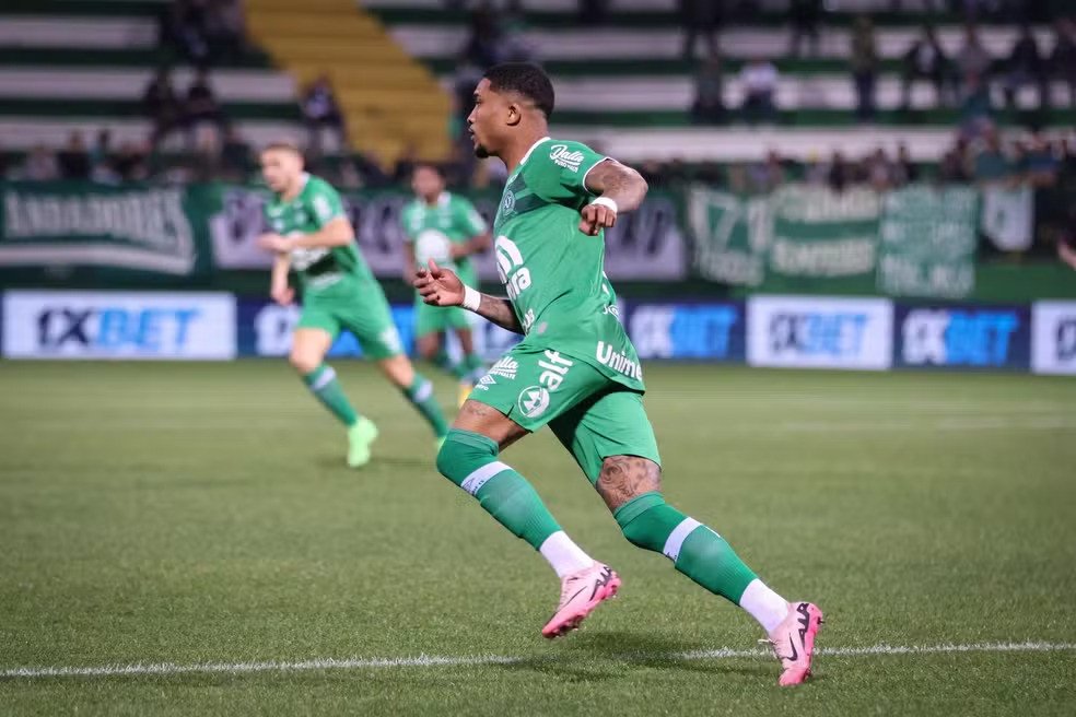 Tentando fugir do Z-4 da Série B, Chapecoense entra em campo neste sábado