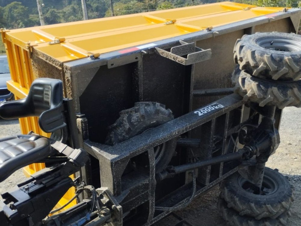 Veículo recreativo tomba e deixa feridos em Pomerode