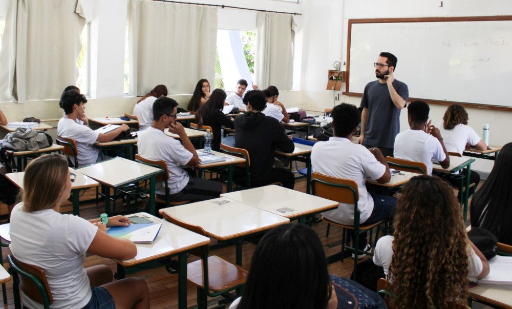 Mais de 530 mil alunos catarinenses voltam às aulas nesta segunda