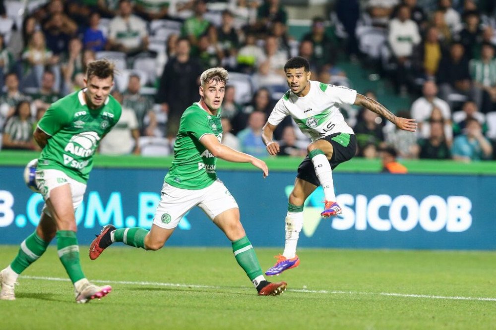 Chapecoense perde e situação fica ainda mais complicada na Série B