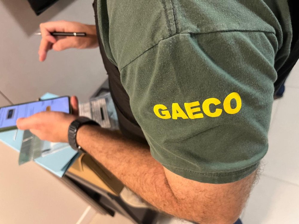 Médico investigado por gravar pacientes e armazenar imagens de pornografia infantil é preso preventivamente