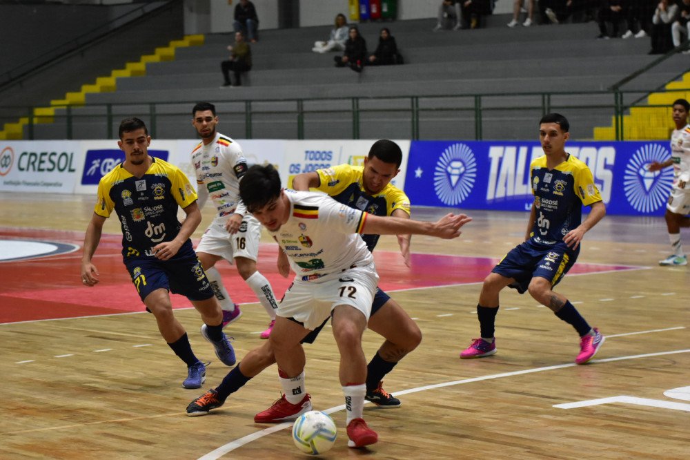 Blumenau estreia com derrota no Talentos LNF