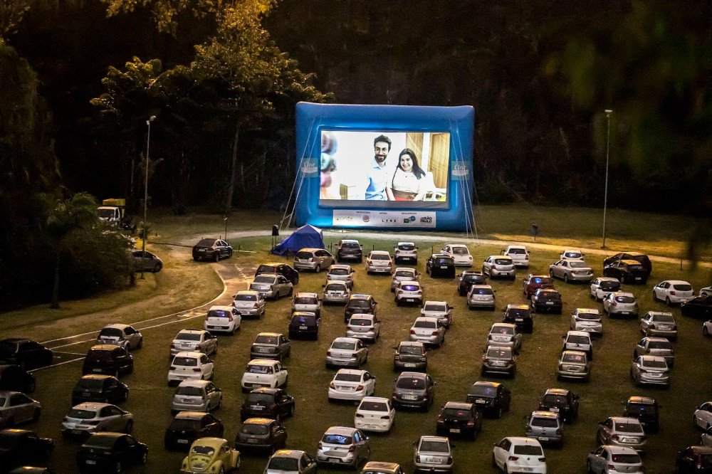 Sessões de cinema drive-in gratuitas agitam o fim de semana em Blumenau