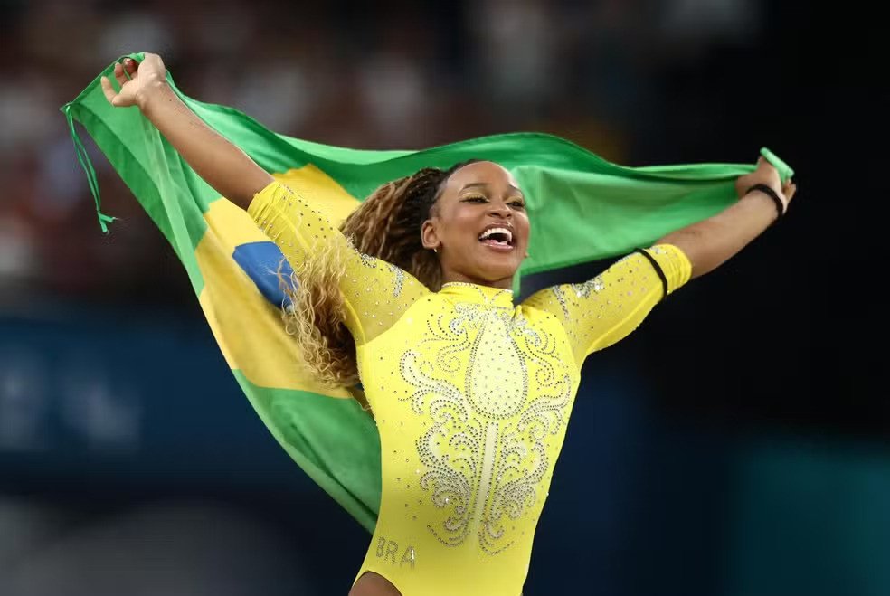 Paris 2024: Rebeca Andrade é prata no individual geral na ginástica