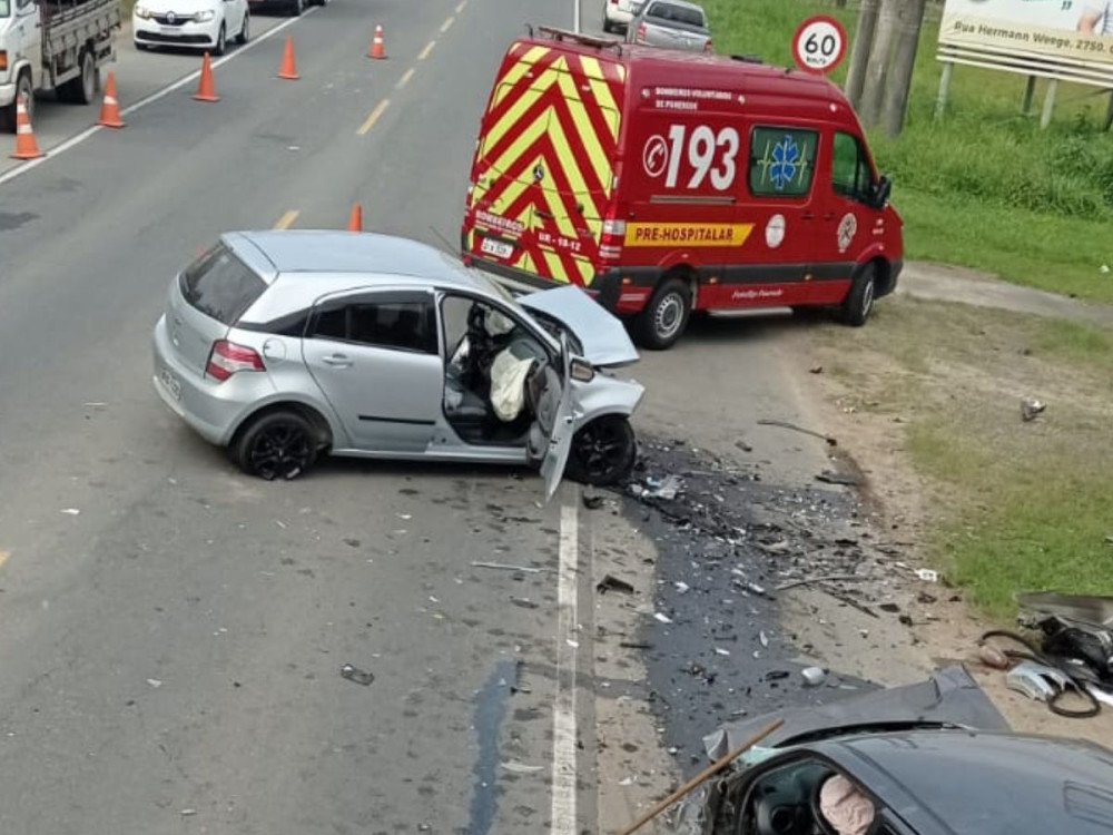 Duas pessoas morrem em grave acidente na SC-421, em Pomerode