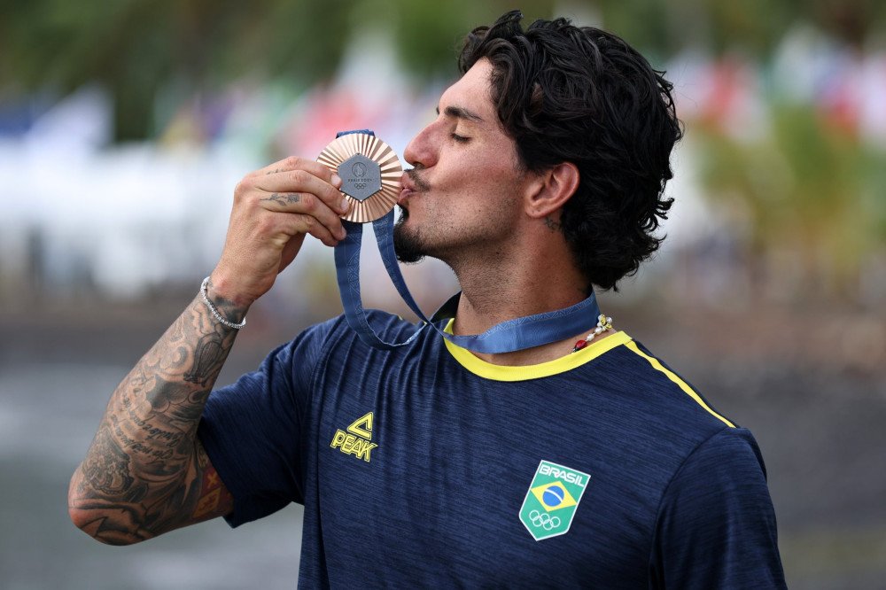 Paris 2024: Gabriel Medina garante bronze para o Brasil no surfe masculino