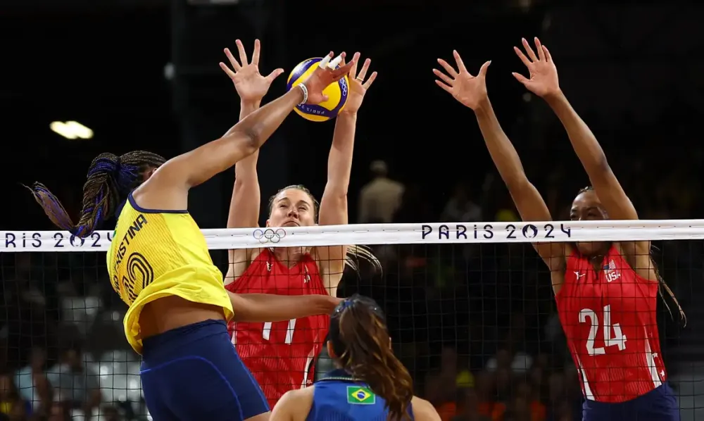 Paris 2024: Brasil perde para os EUA e disputará bronze no vôlei feminino