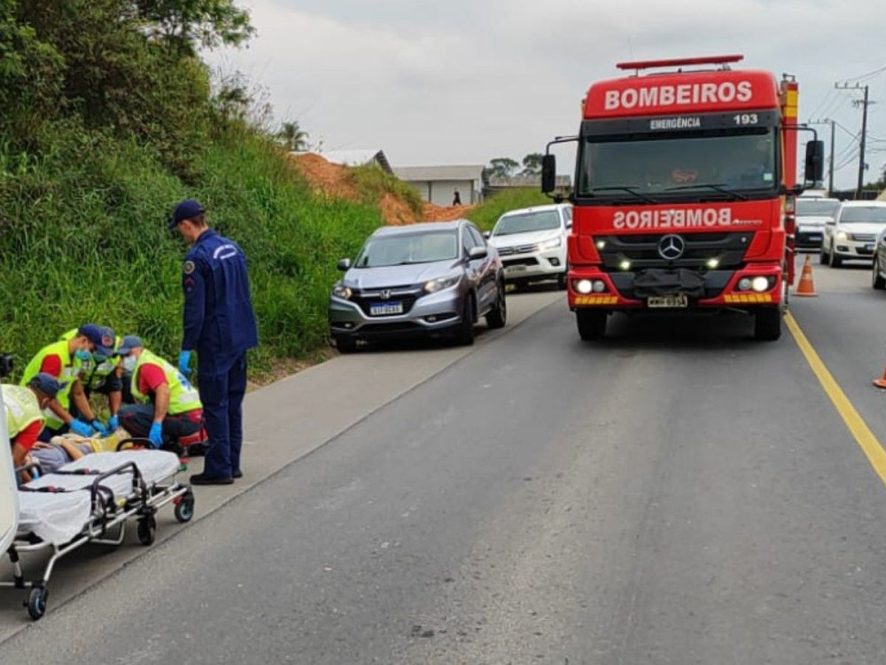 Motociclista fica ferido em acidente na Rodovia Ivo Silveira, em Gaspar