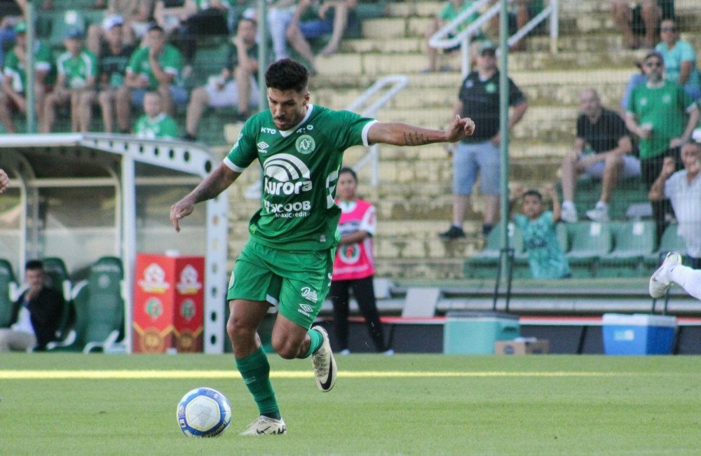 Chapecoense enfrenta o Ituano neste sábado em busca da saída do Z-4