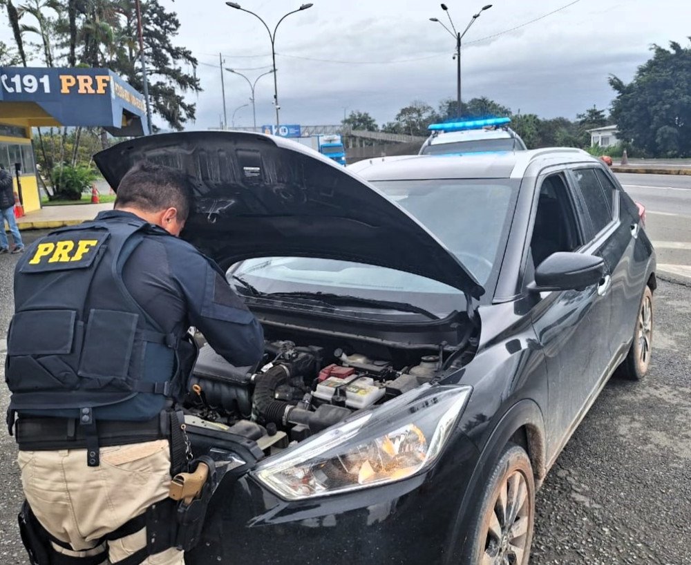 Carro roubado em SP é recuperado pela PRF na BR-101 em Joinville