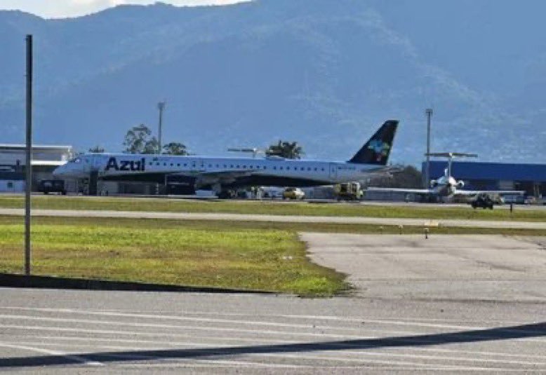 Aeroporto de Florianópolis é fechado após problema com pneu de avião