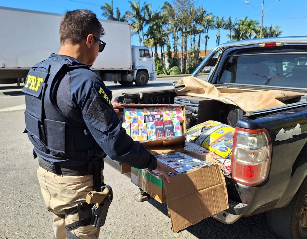 PRF apreende cigarros eletrônicos contrabandeados em Joinville