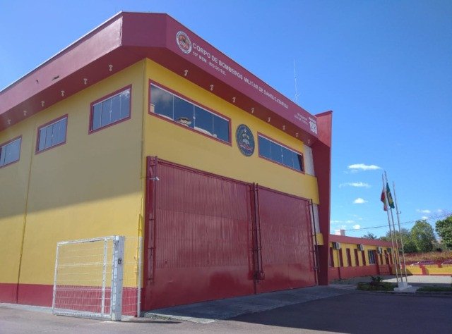 Pai e mãe levam bebê engasgado ao quartel dos bombeiros em Rio do Sul, que salvam a criança